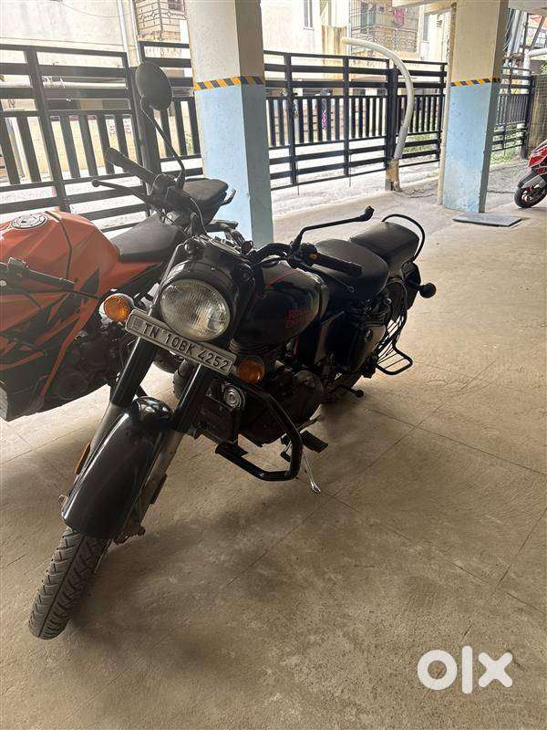 Royal Enfield Classic 350 Stealth Black BS6