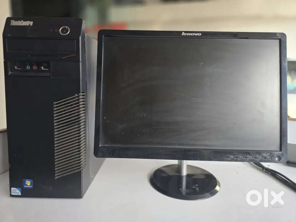 ThinkCentre Desktop / Dual Core / 4 GB / 500 GB / 18.5 HD Monitor/kbd