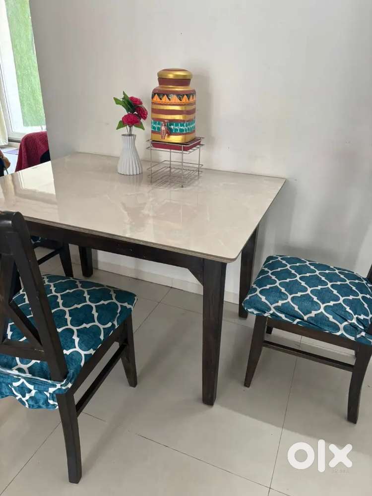 New dining table for sale