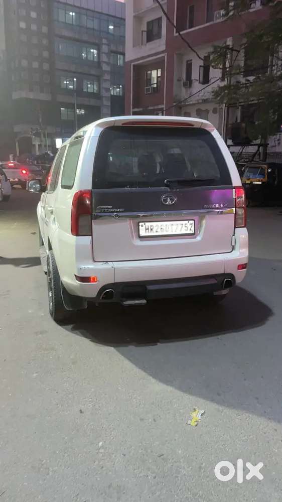 Tata Safari Storme 2015