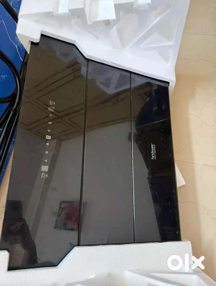 Hindware 90cm wall mounted Chimney