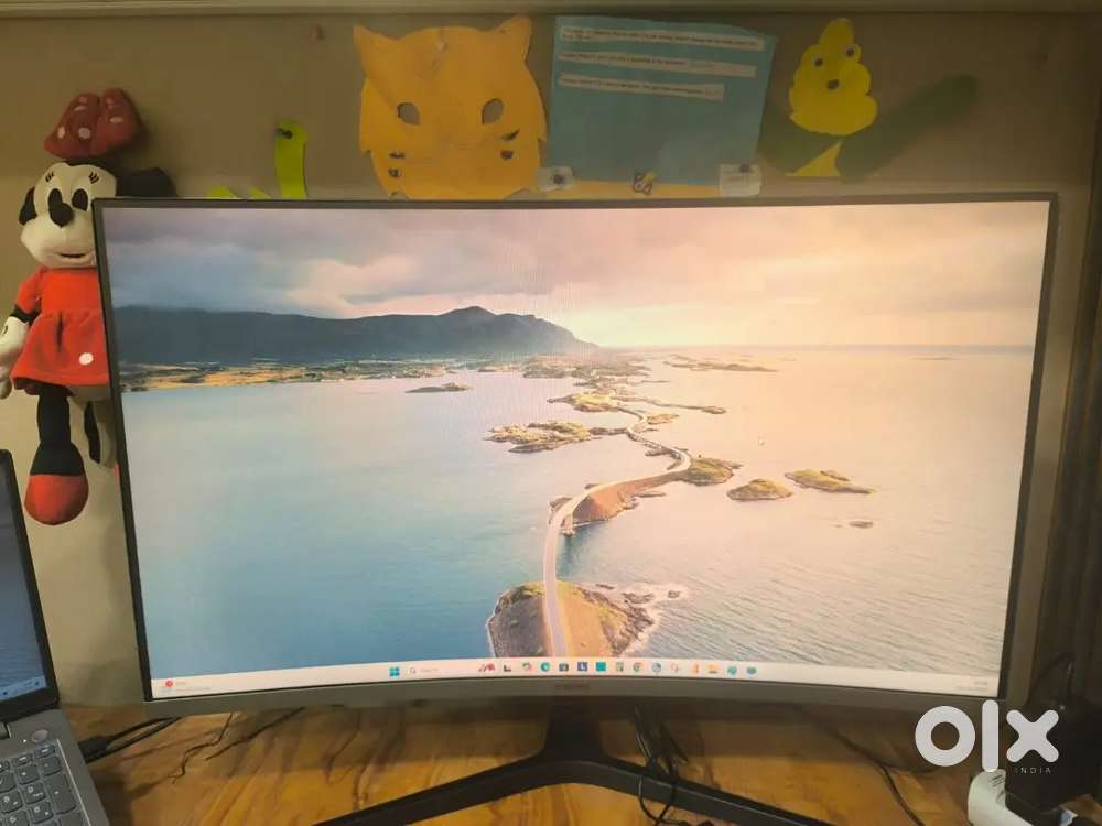 Samsung 32 in curv monitor