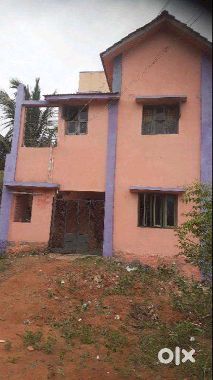 10 yr old. G+2, 4bhk+ 3 Hall+4 bathroom, 2 Eb service