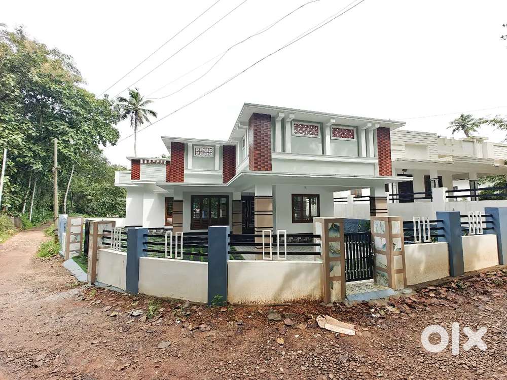 തൊടുപുഴ മുവാറ്റുപുഴ റോഡിൽ മടക്കാത്തനം 7.5 സെൻ്ററിൽ പുതിയ വീട്