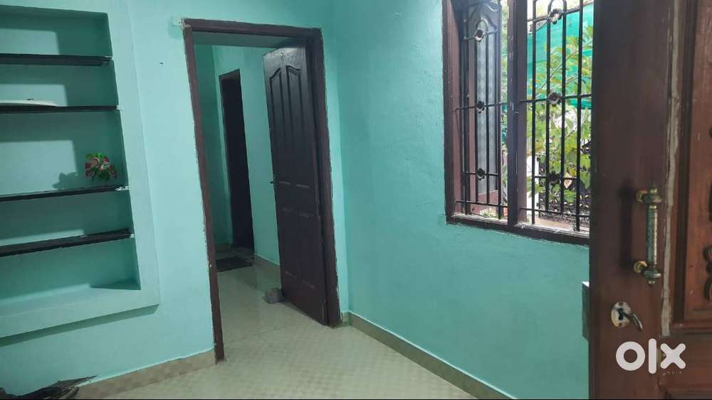 1 BHK independent house for rent. Near Michael/Nehru School.