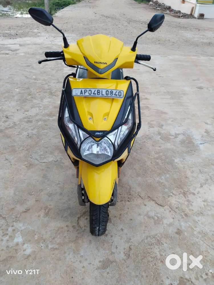 Honda DIO and Yamaha FASCINO for sale.
