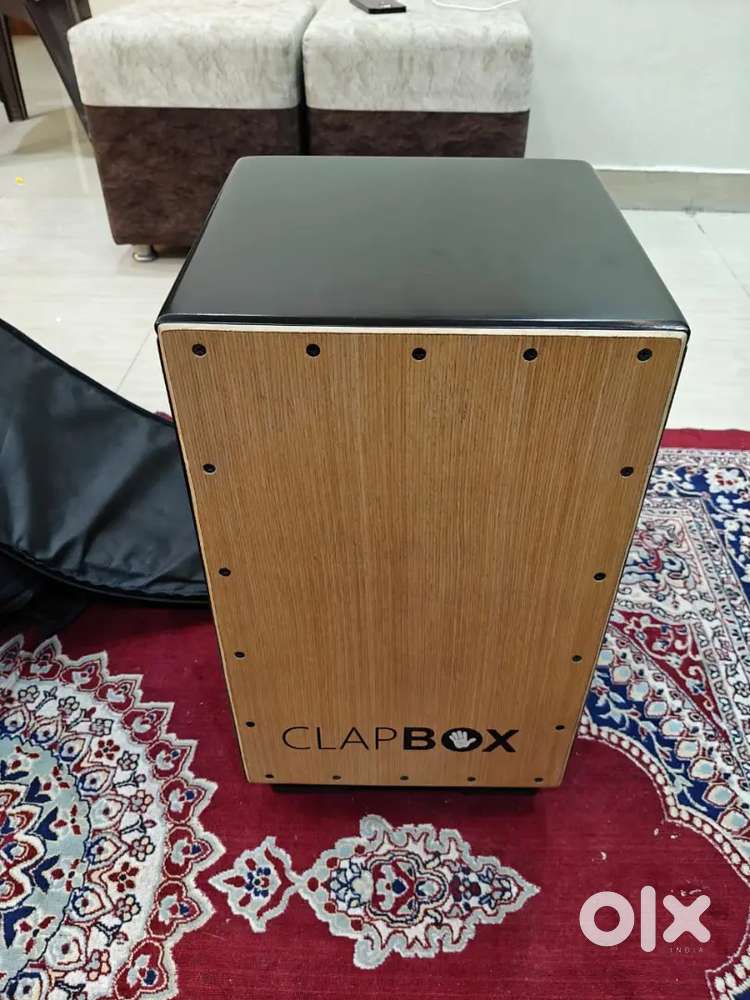 Cajon clapbox with bag 
One month used 
Selling because bought a new