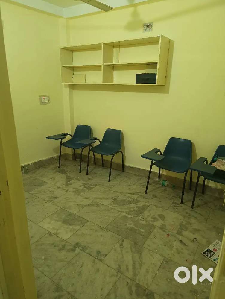 Flat for rent available 1bhk and 2 bhak