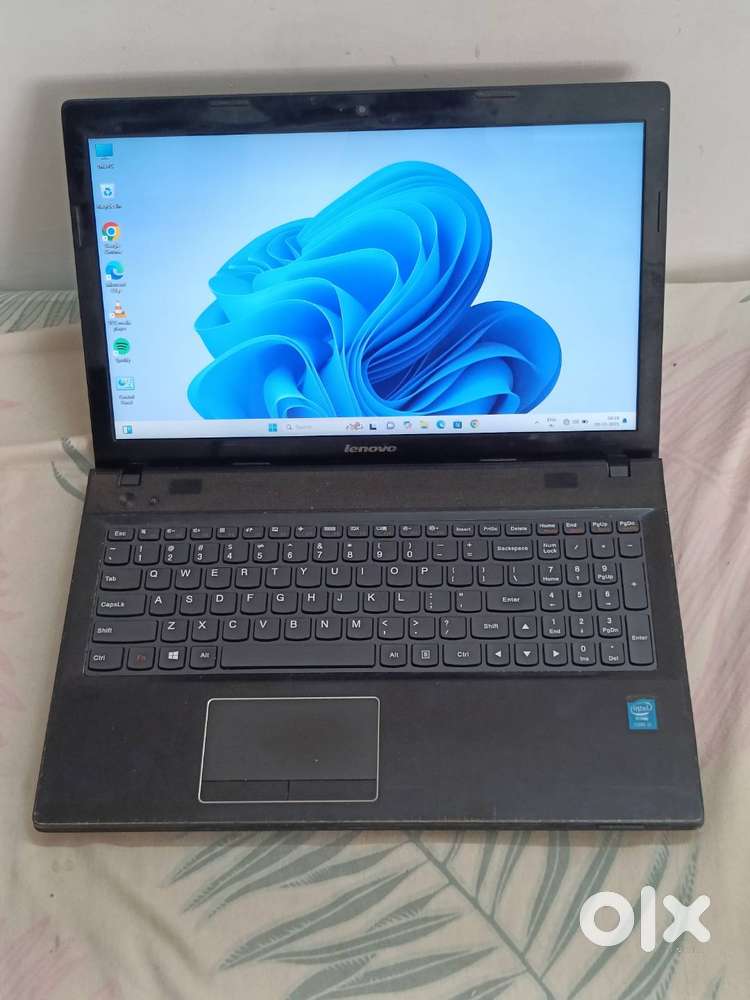Core i5 Lenovo Laptop 8gb 256gb SSD All features Home used condition.