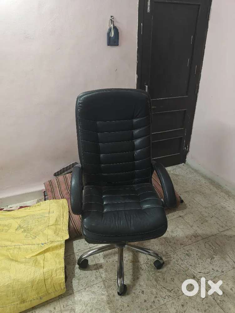 NEW OFFICE CHAIR, TYRE NEW, SEAT NEW, Hydraulic Working