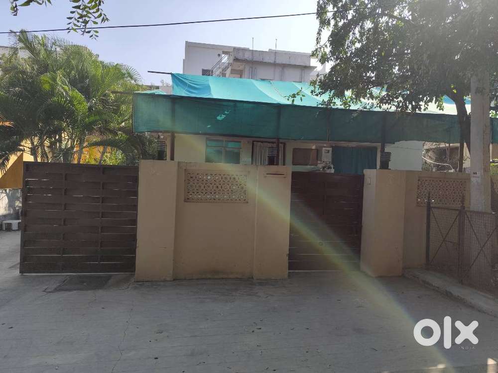 300 sq yards North facing plot with and house