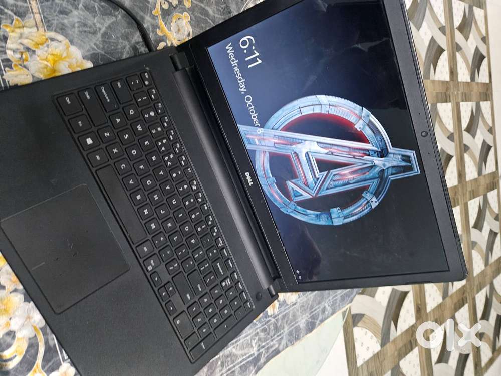 Dell laptop  intel I5. Chips     window 10 pro.8 gb ram. 1 tb storage
