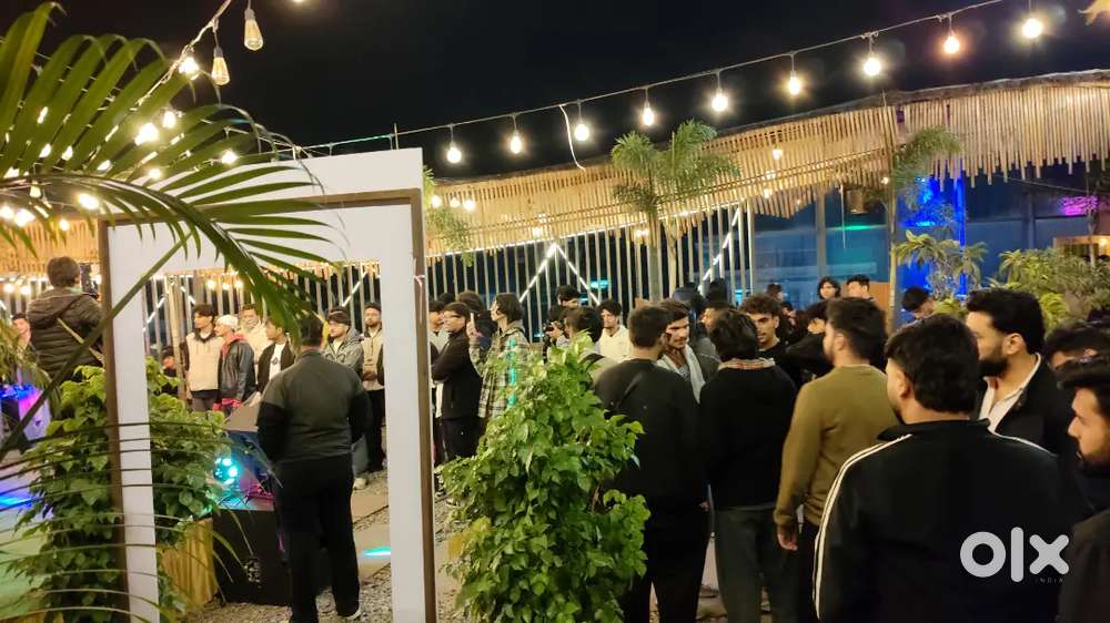 Front desk receptionist for cafe and restaurant