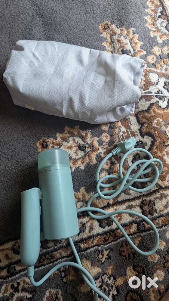 Philips Handheld Garment Steamer, rarely used, brand new condition