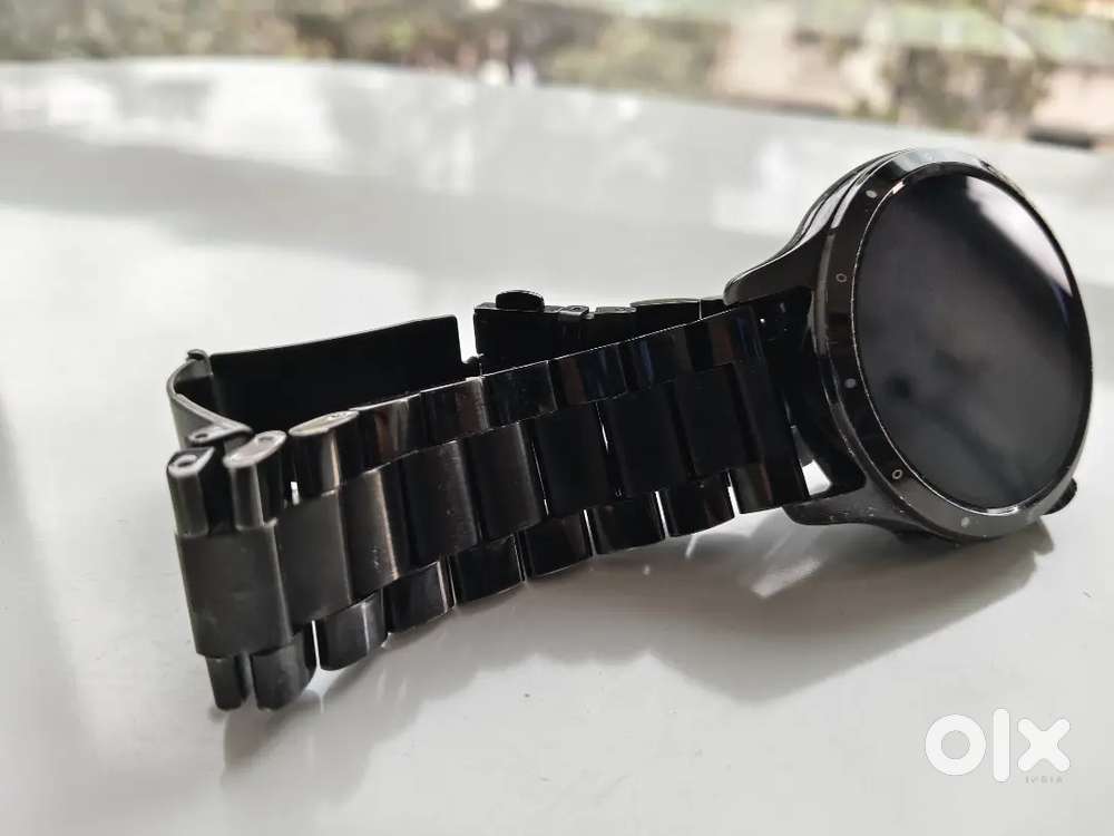 Noise matalic smart watch