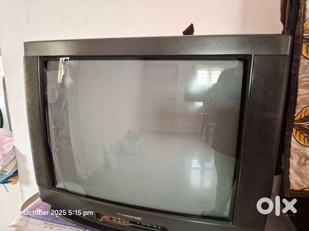 Old TV for sale. Good condition. Remote is missing.