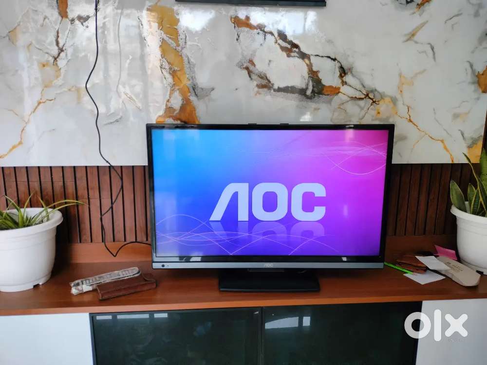 Selling working condition 32 inch led TV