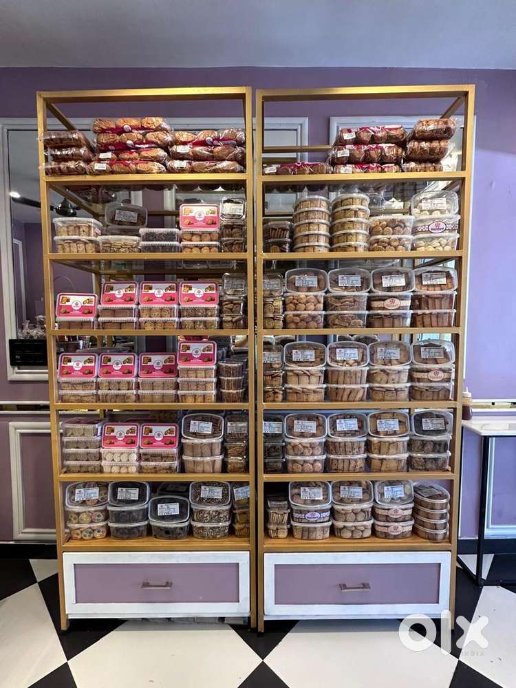 Toughened glass rack with storage