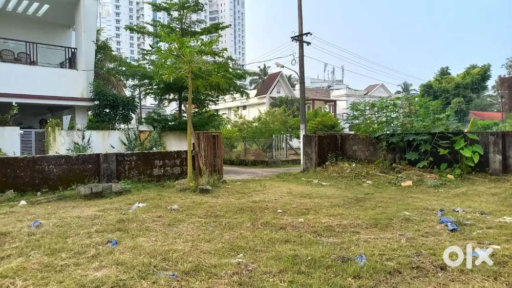 8 cents Land Near TocH school Vytilla