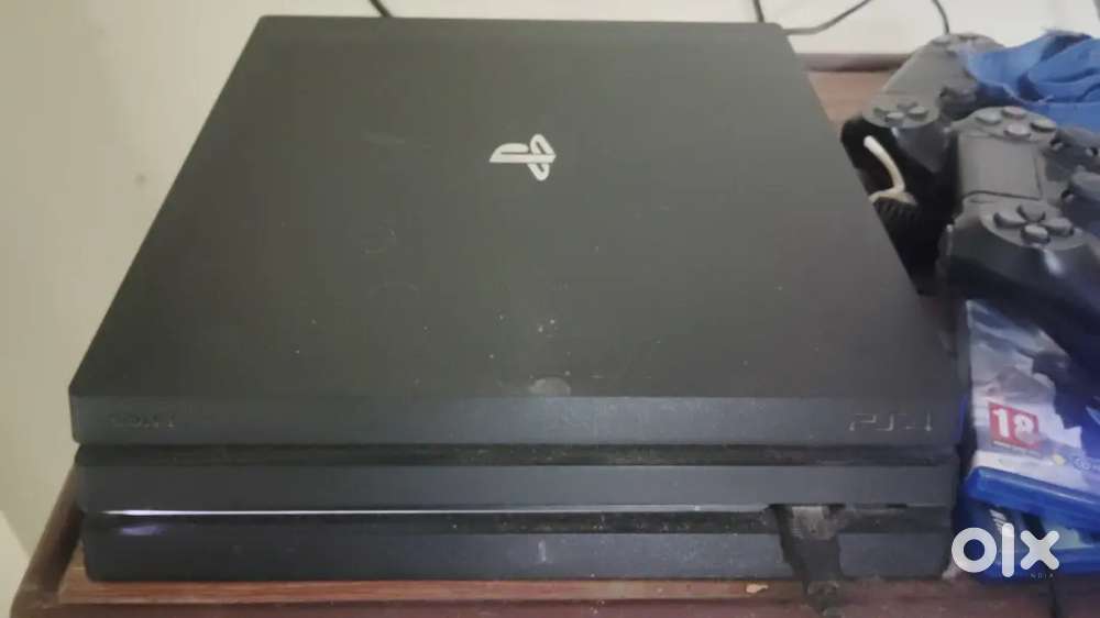 PS4 PRO CONSOLE, 3 CONTROLLERS, UPS, GAME CD, USB CABLE