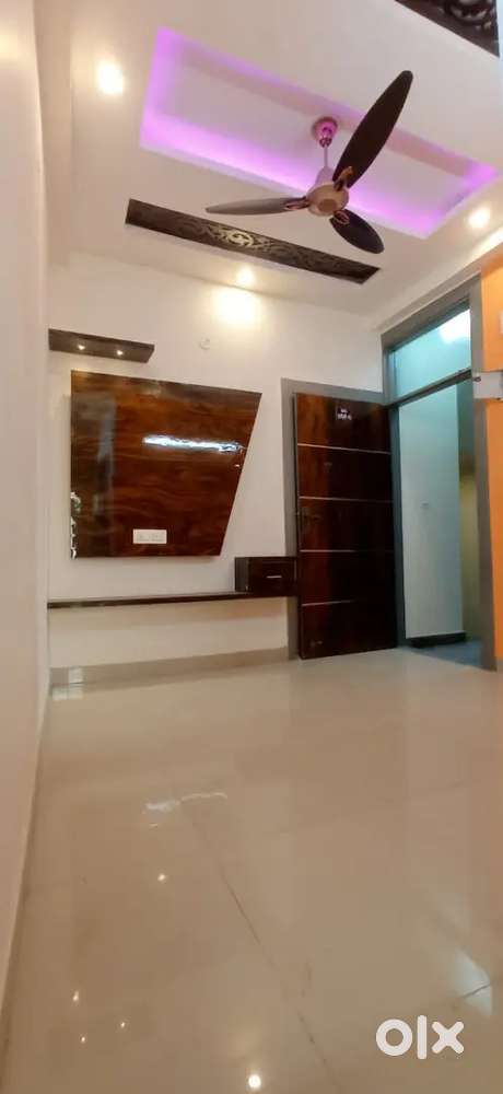 2 bhk ready to move luxurious flat in dlf Ankur vihar
