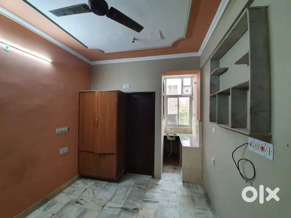 On rent Studio flat cum 1RKW behind vidhansabha Lalkothi