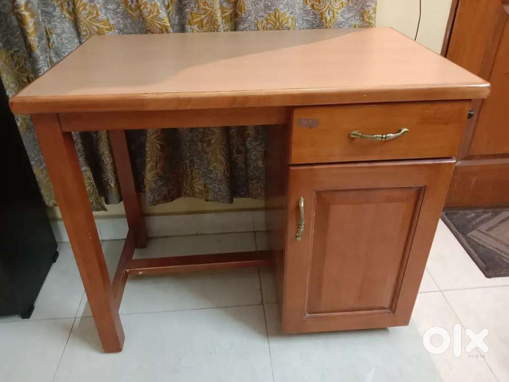 For sale: Computer Table with Chair - Great Condition!