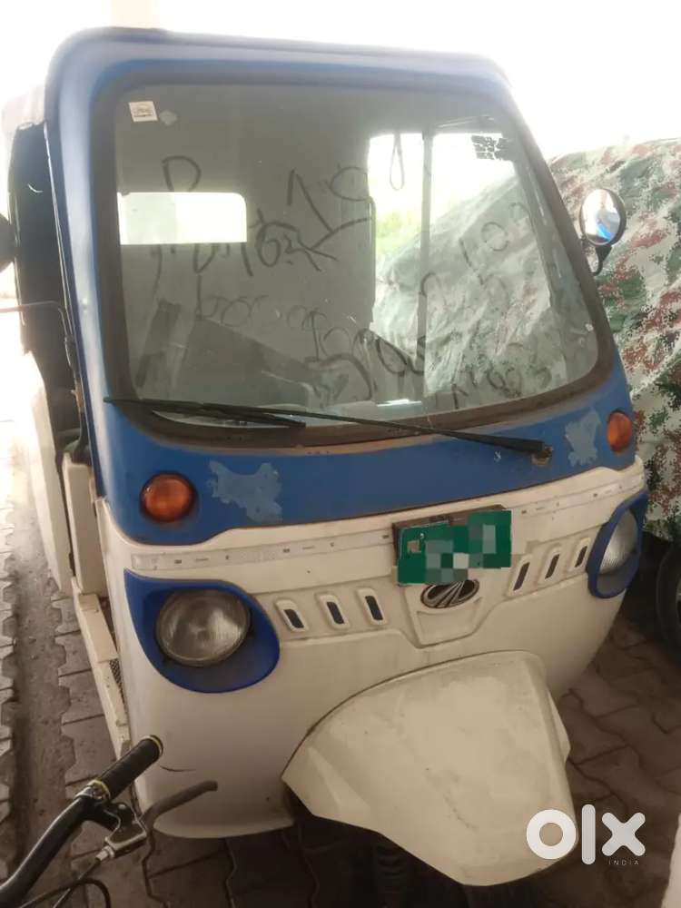 Mahindra treo electric auto
