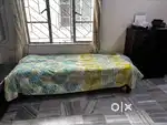 Single mahagony wooden bed