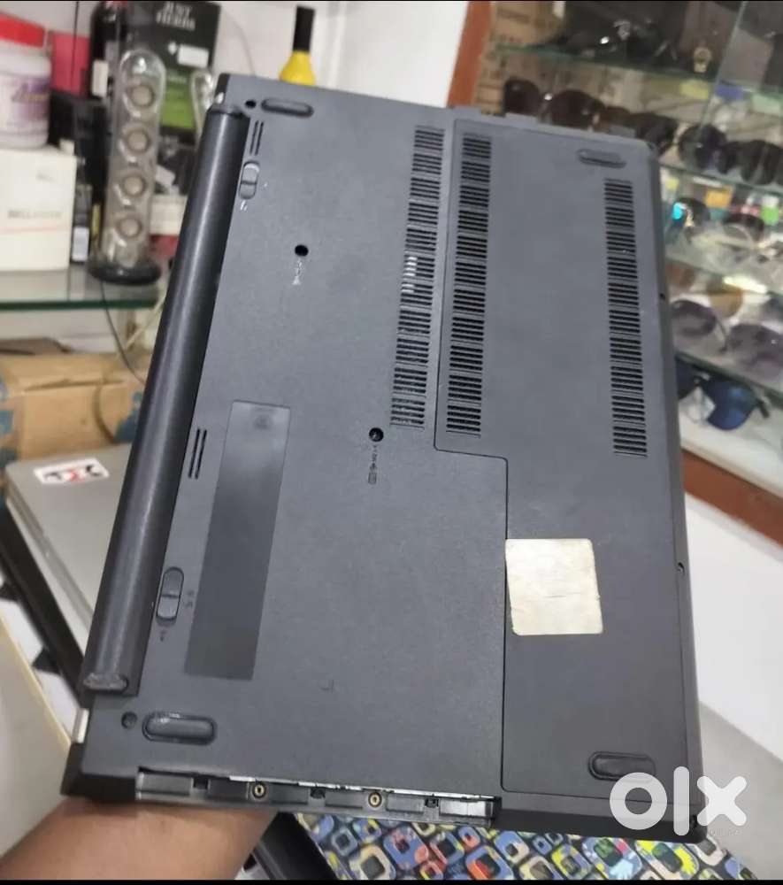 Lenovo e40 i3 5th gen 14-inch 4/512gb 
With charger