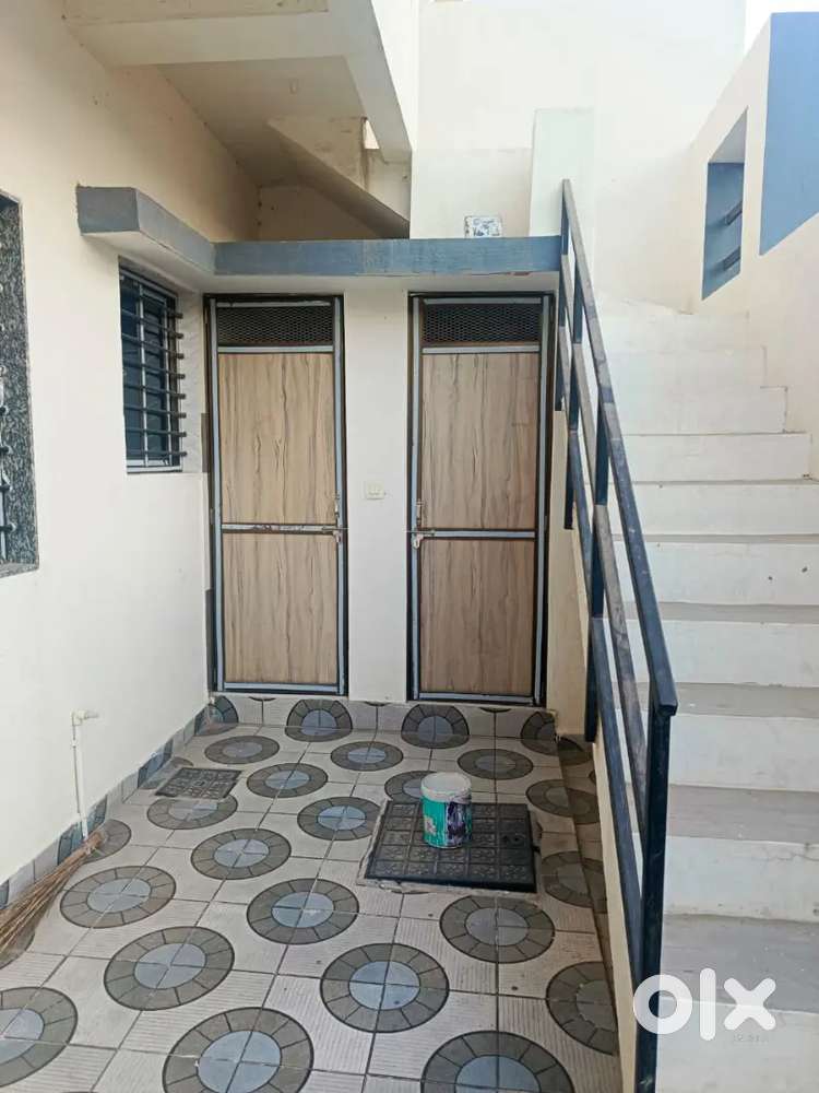 2 માળ નુ નવુ મકાન