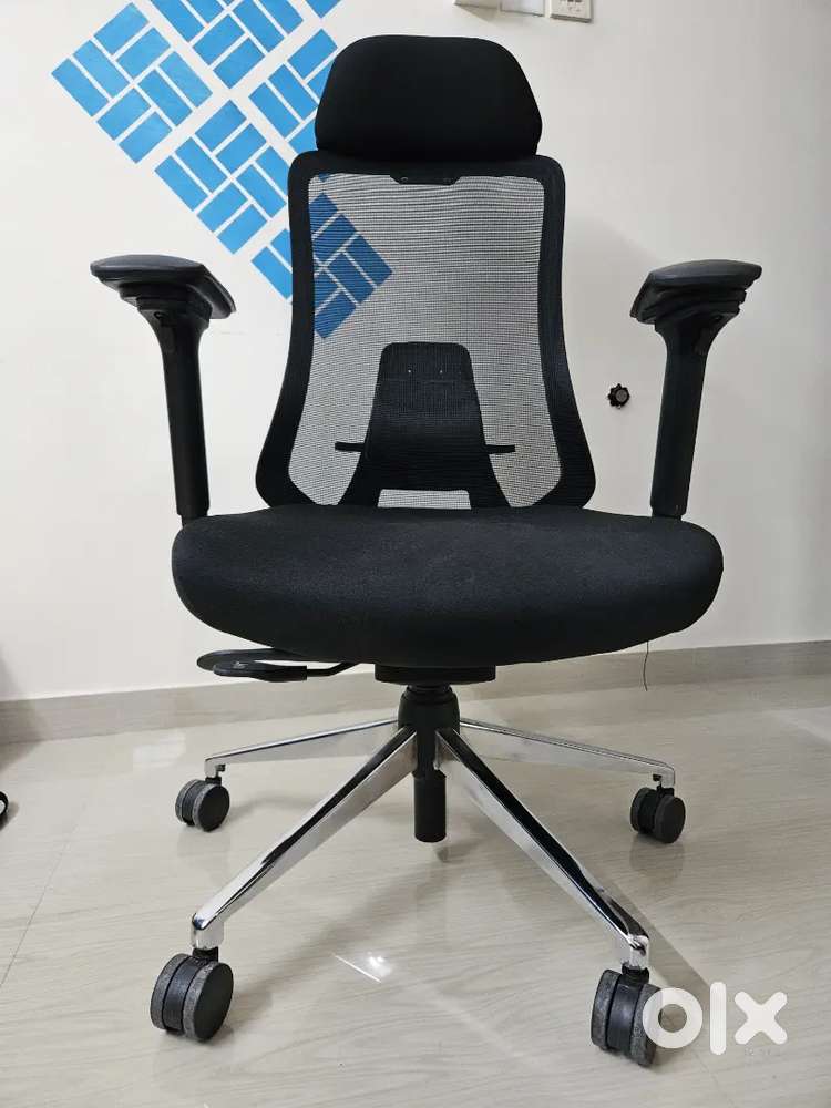 ​Like-New! The Sleep Company Max Executive Chair