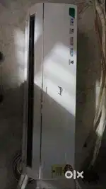 4 Month old Spilt AC Sector 82 NOIDA