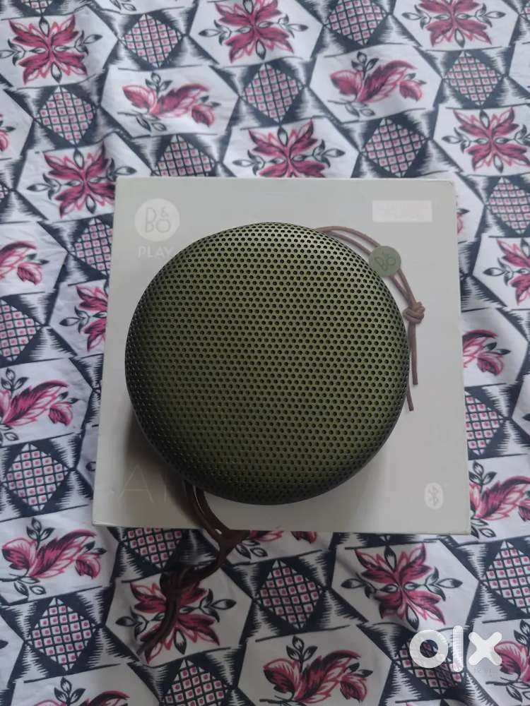 Harman Kardon Onyx Studio 6 & Bang & Olufsen A1 & Bose Soundlink Color