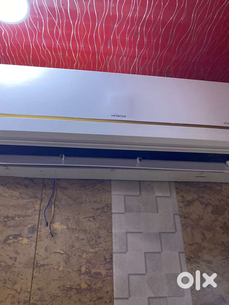 Hitachi inverter ac new condition only 3 years old only working exilen