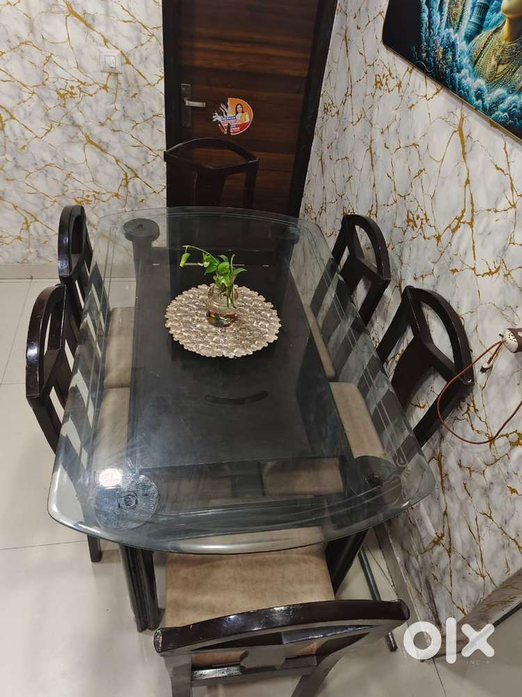 6 seater teakwood dining table in good condition