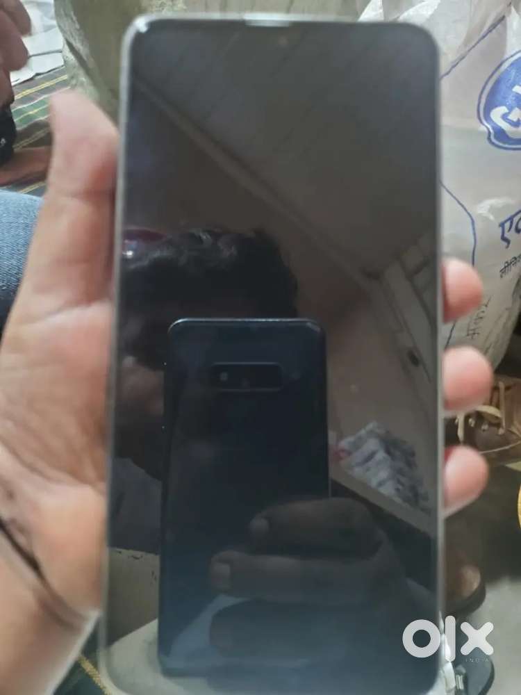 Samsung s 23 8/128 gb very good condition. Not any single scratch.