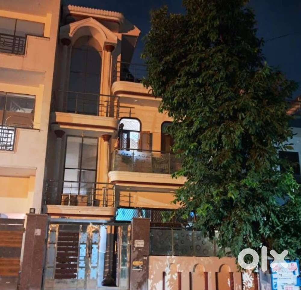 3-Seater 8500 Attractive balcony room with AC