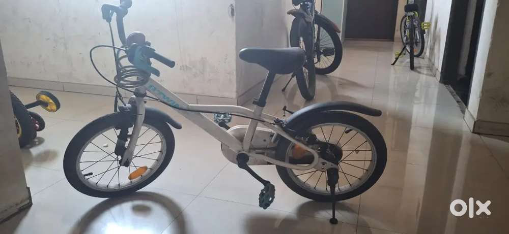 Kids cycle with side support stand
