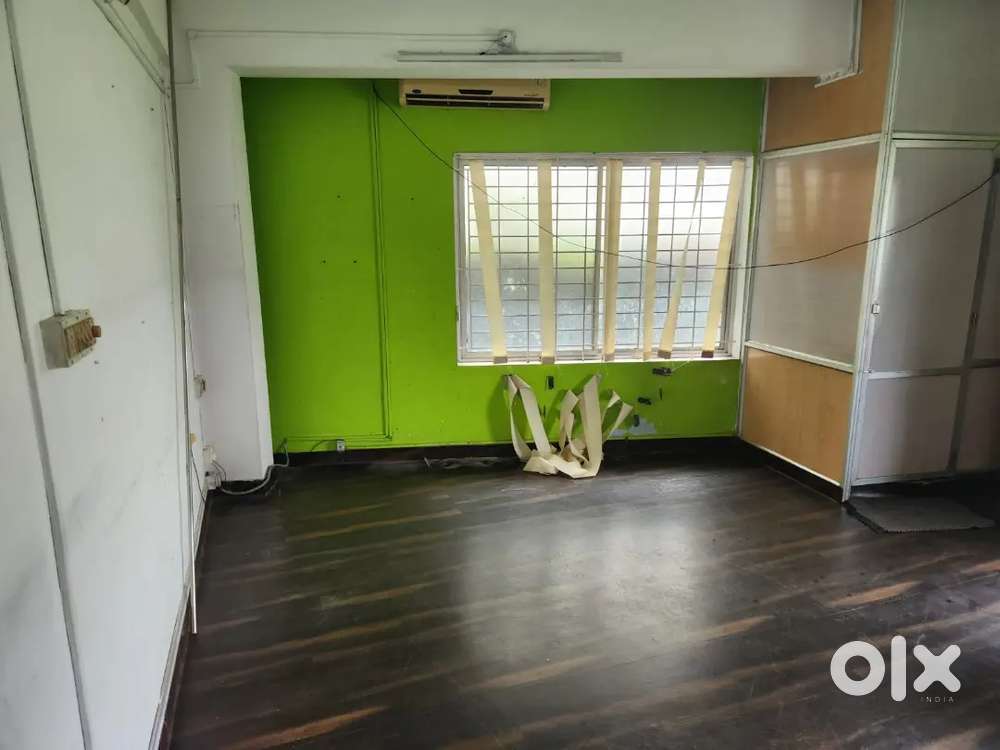 250sqft Semi Furnished Office Space @ Panampilly Nagar