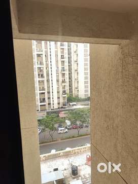 1.5 BHK Open View Flat In 10500 InLakeshore Green