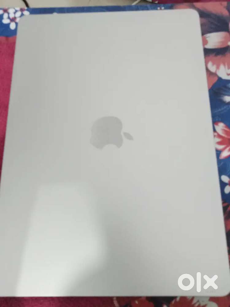 MacBook Air m4 13inch (1 month old )