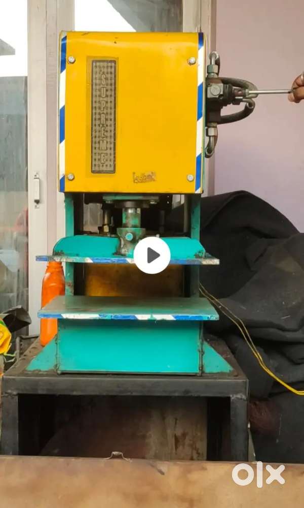 Slipper making machine