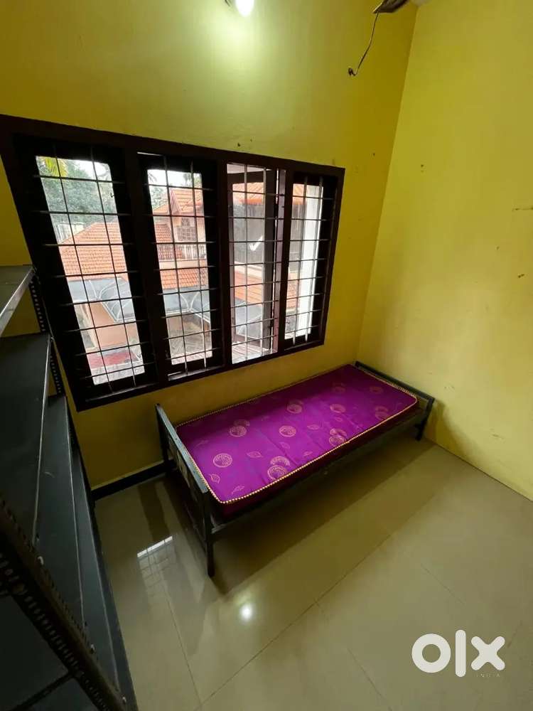 City one men's hostel thevakkal