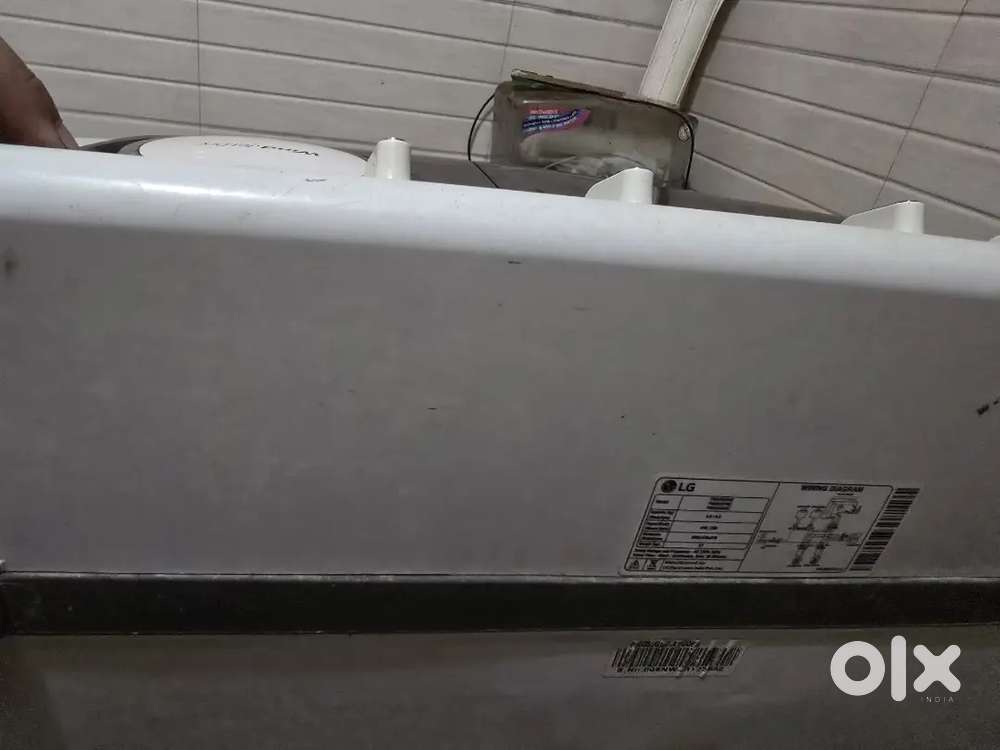 LG SEMI AUTOMATIC WASHING MACHINE