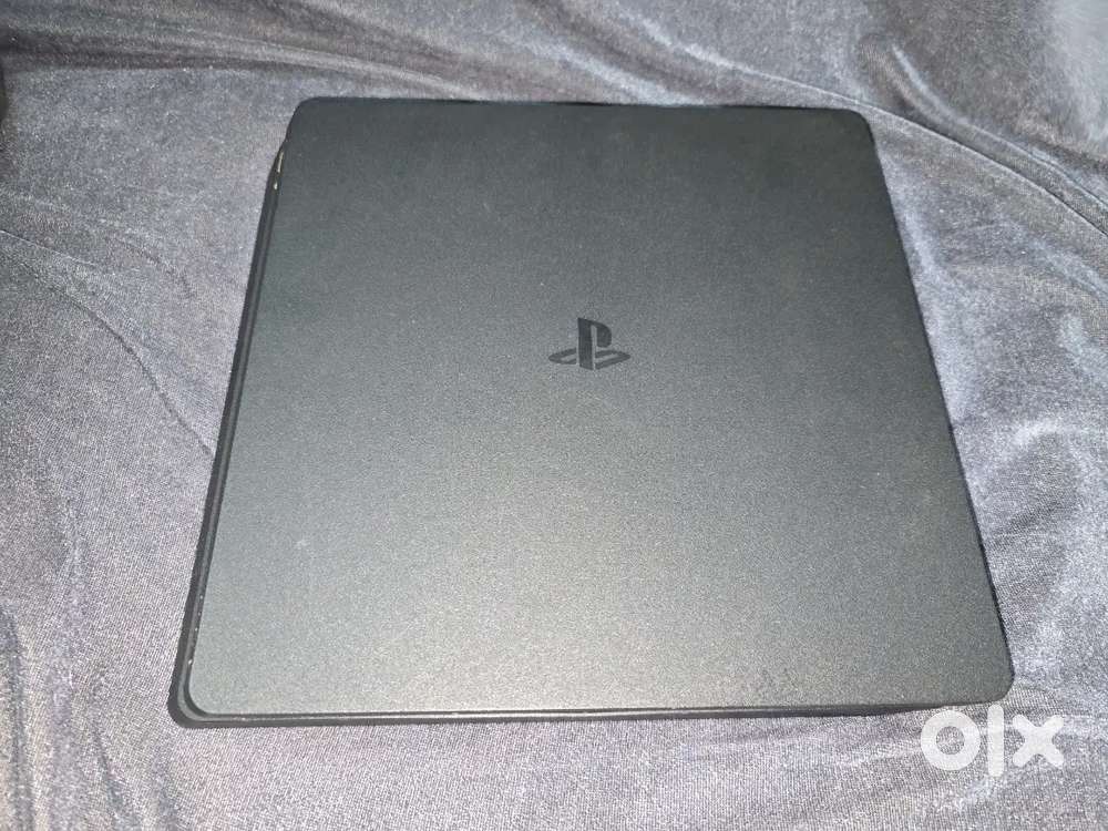 Play Station 4 (PS4)