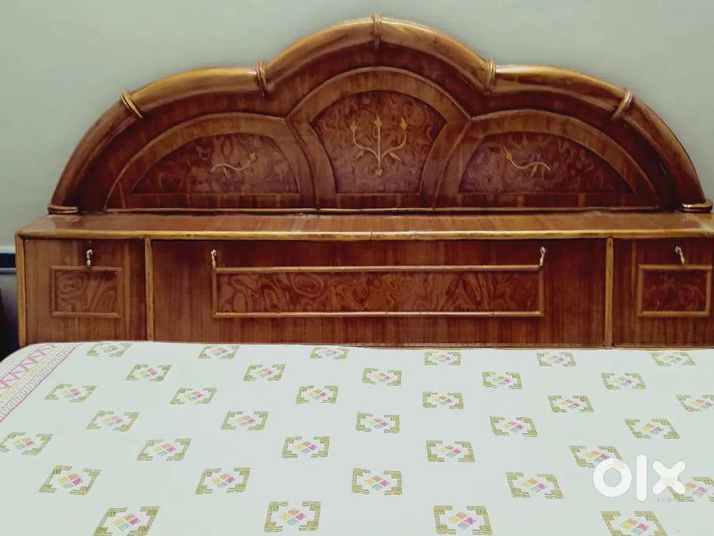 Double bed  (डबल बैड)