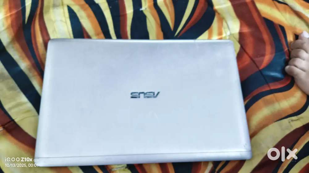 Laptop with dualCore Intel Pentium2117U processor,4GB RAM,500GB Hdrive
