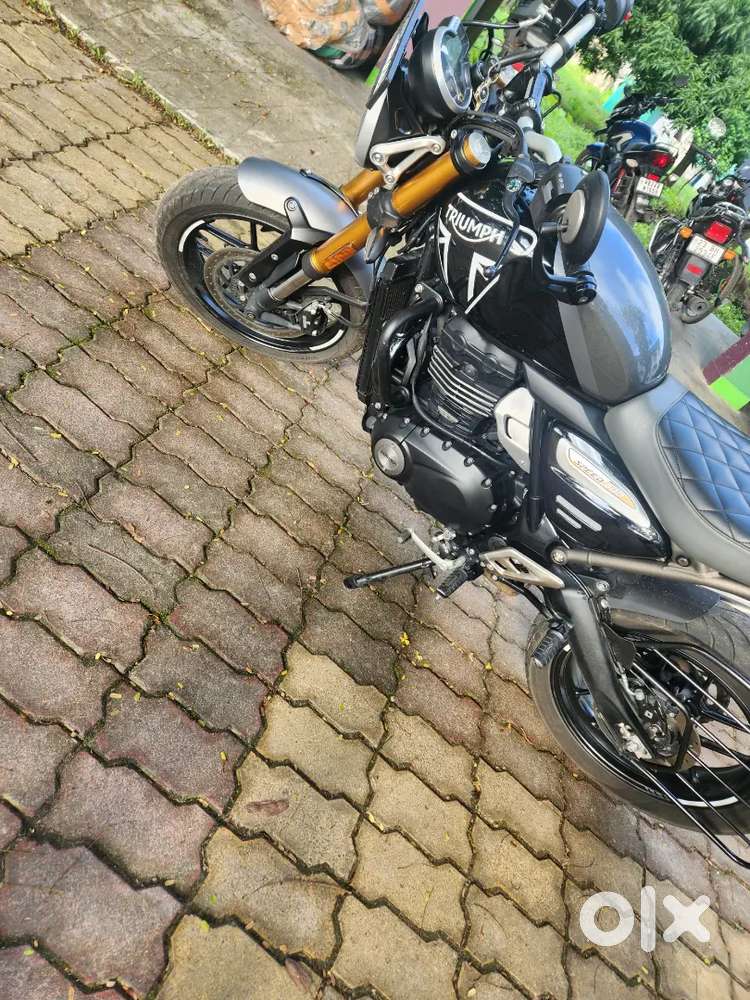 Triumh Black Speed 400