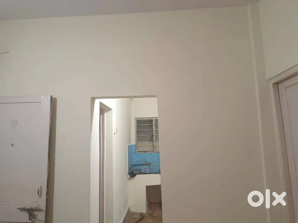 Female roommate required